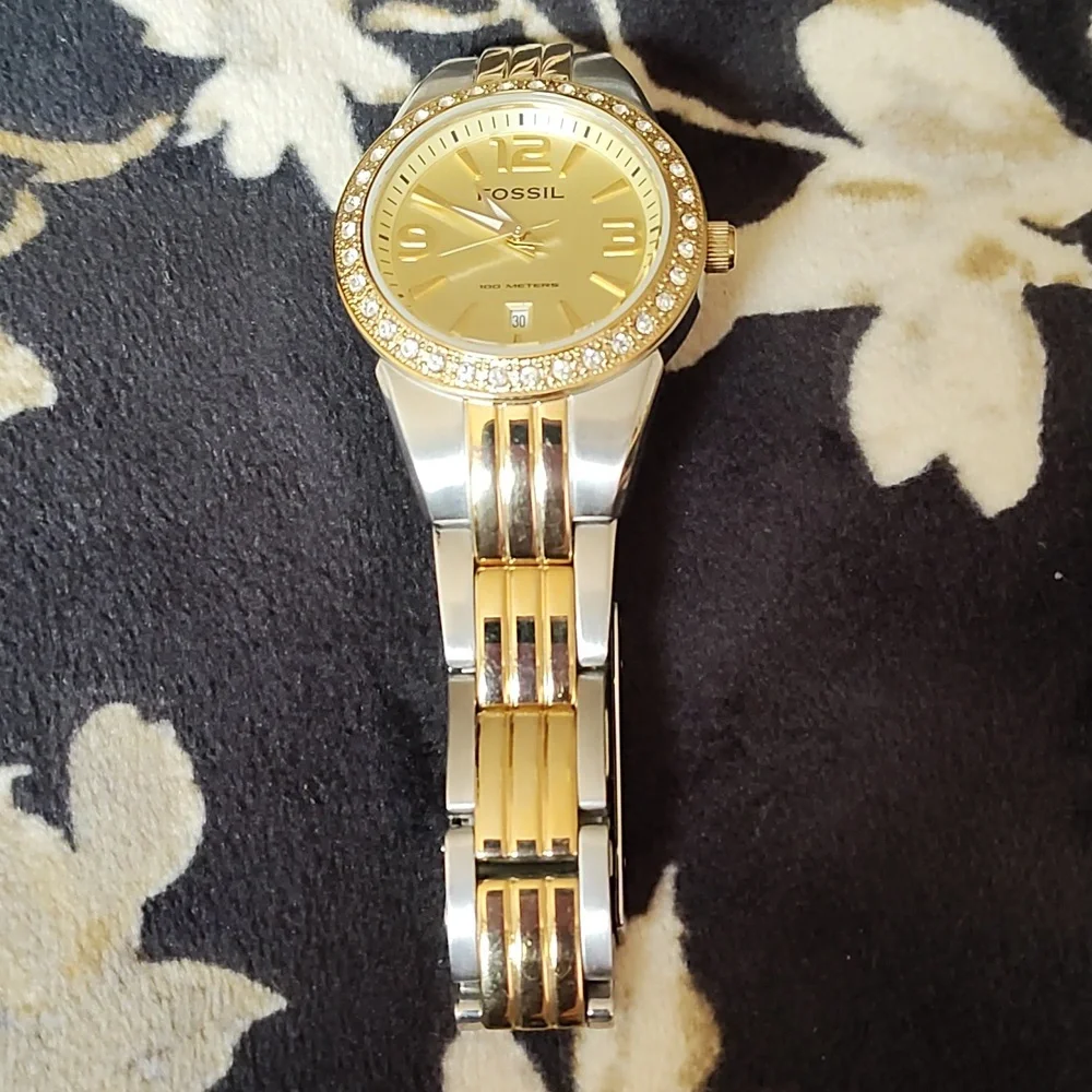 Hp🎯🥳🎉🕺💃Fossil blue rose gold and silver women's watch